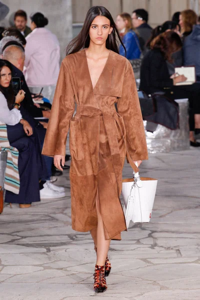 Look 30
